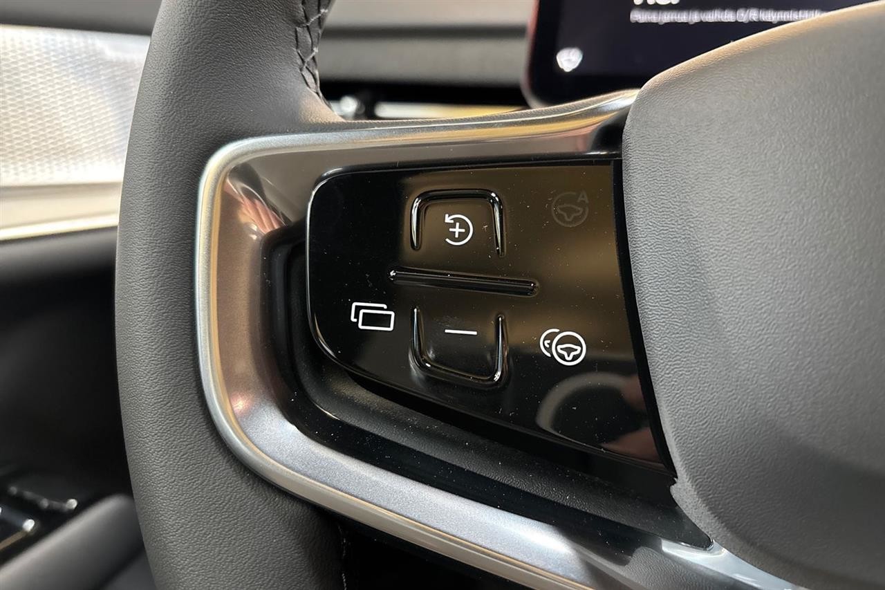 Esittelykuva Volvo EX90 täyssähköautosta.