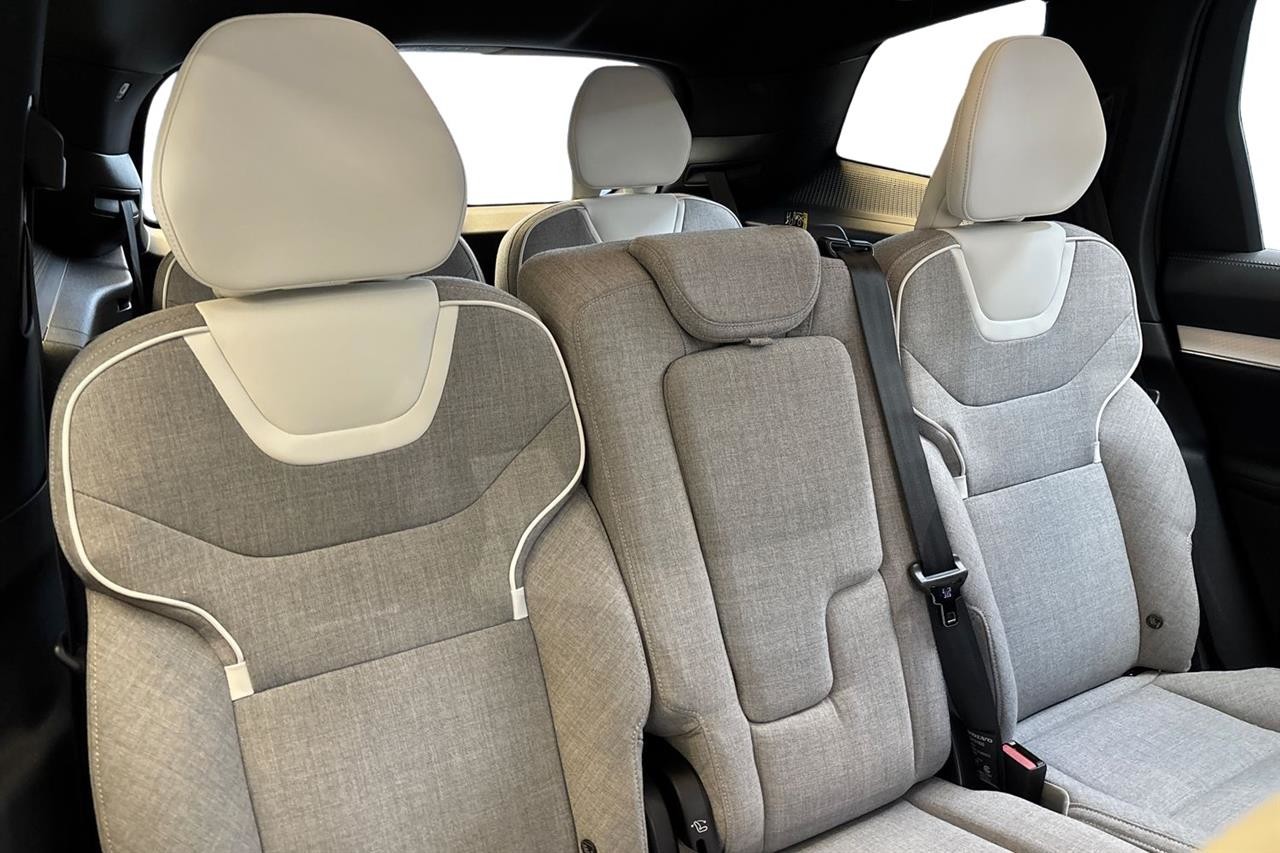 Esittelykuva Volvo EX90 täyssähköautosta.