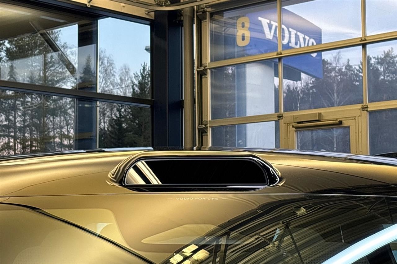 Esittelykuva Volvo EX90 täyssähköautosta.