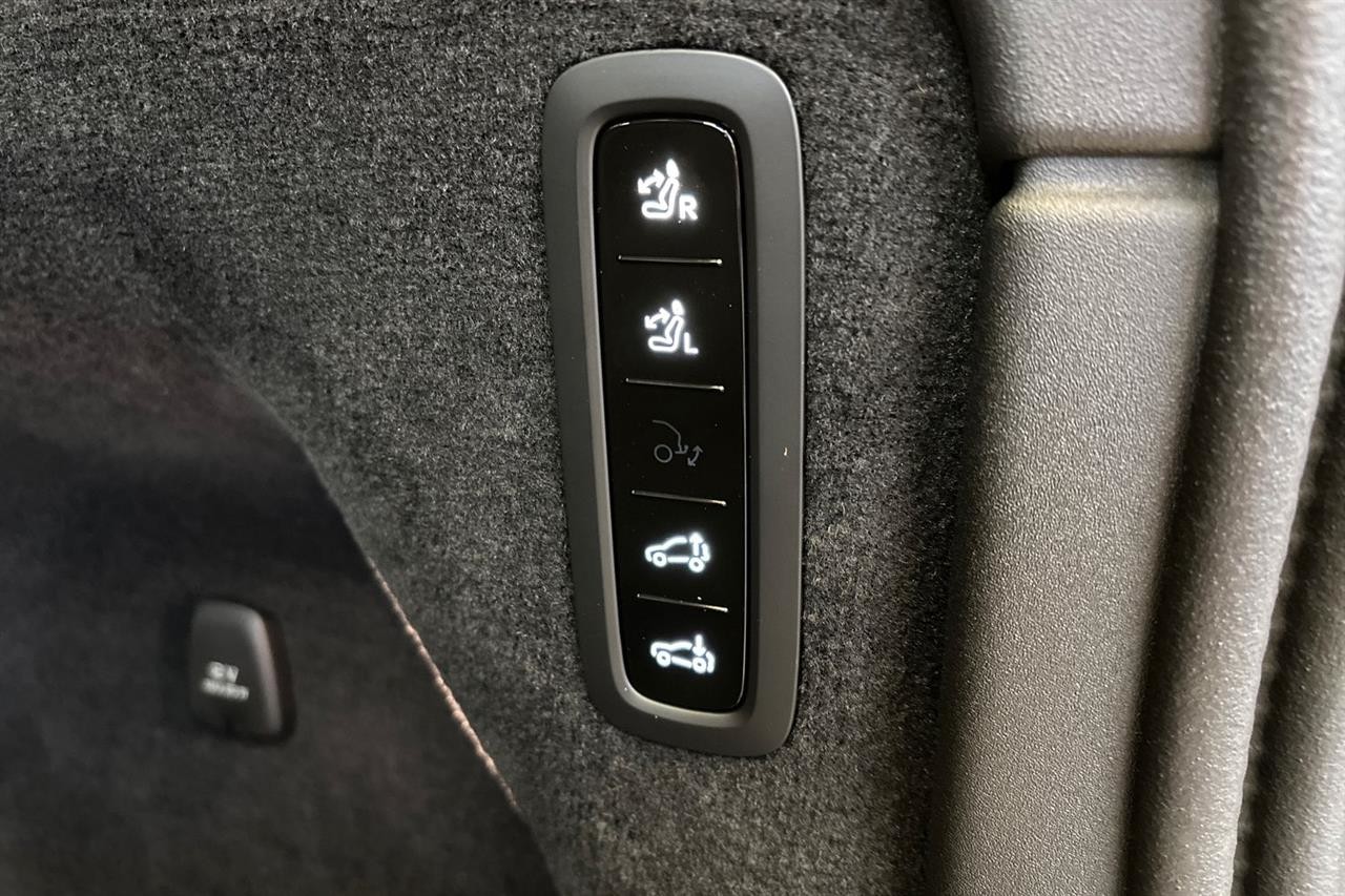 Esittelykuva Volvo EX90 täyssähköautosta.