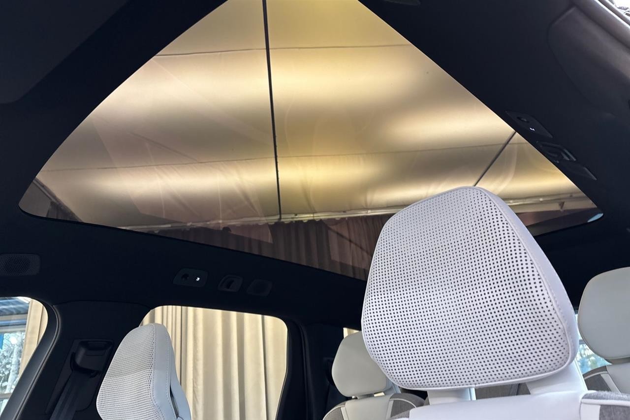 Esittelykuva Volvo EX90 täyssähköautosta.