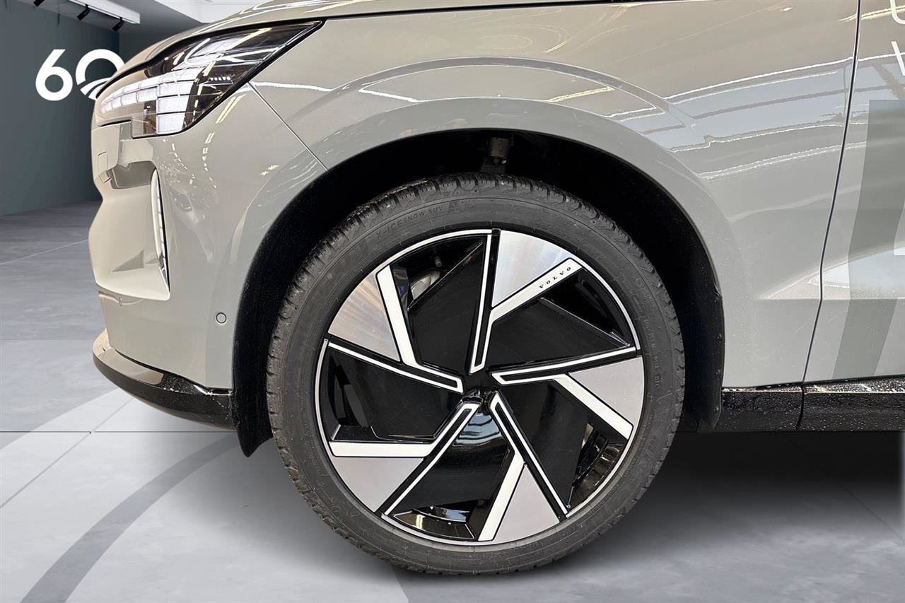 Esittelykuva Volvo EX90 täyssähköautosta.