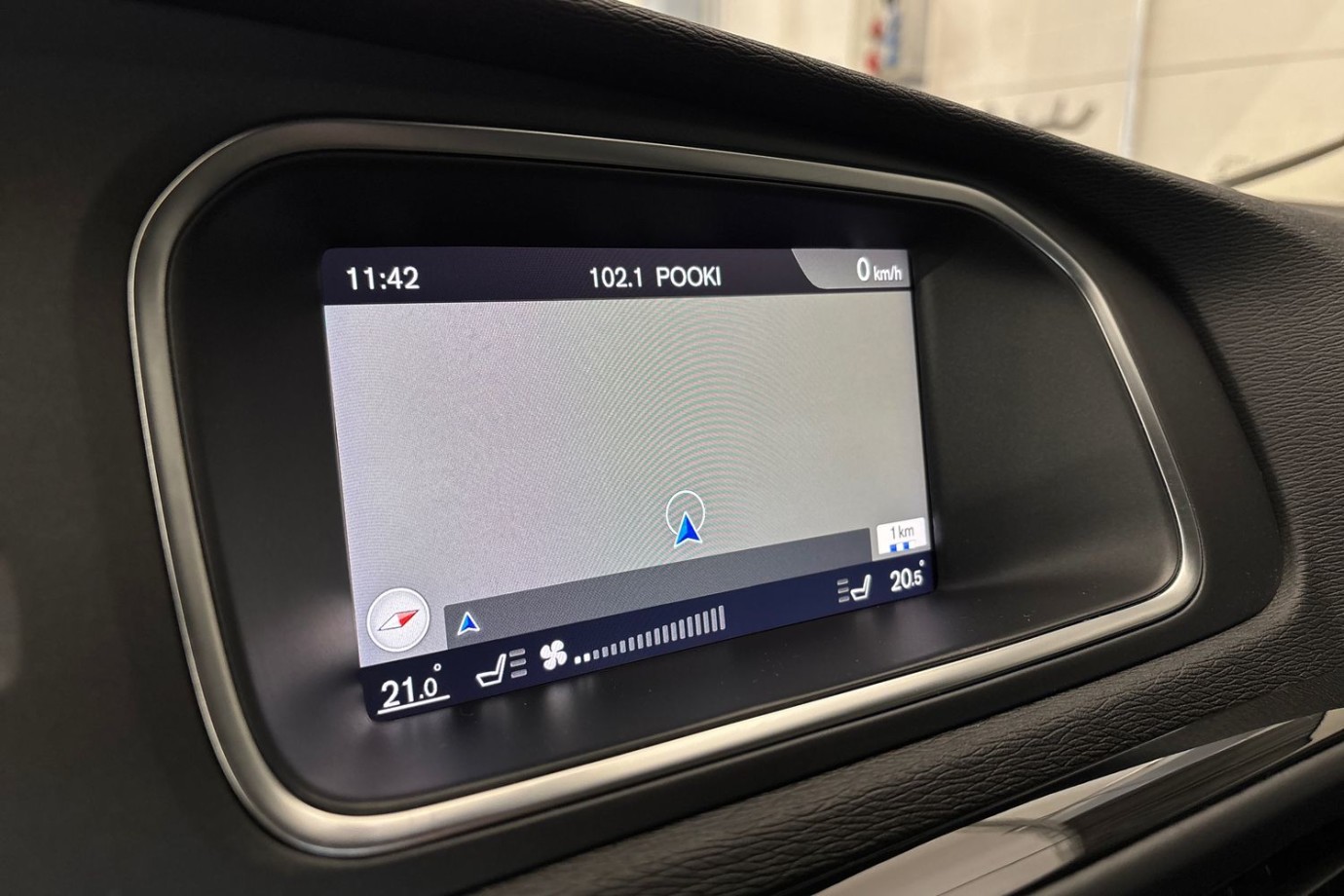 Esittelykuva Volvo V40 bensiiniautosta.