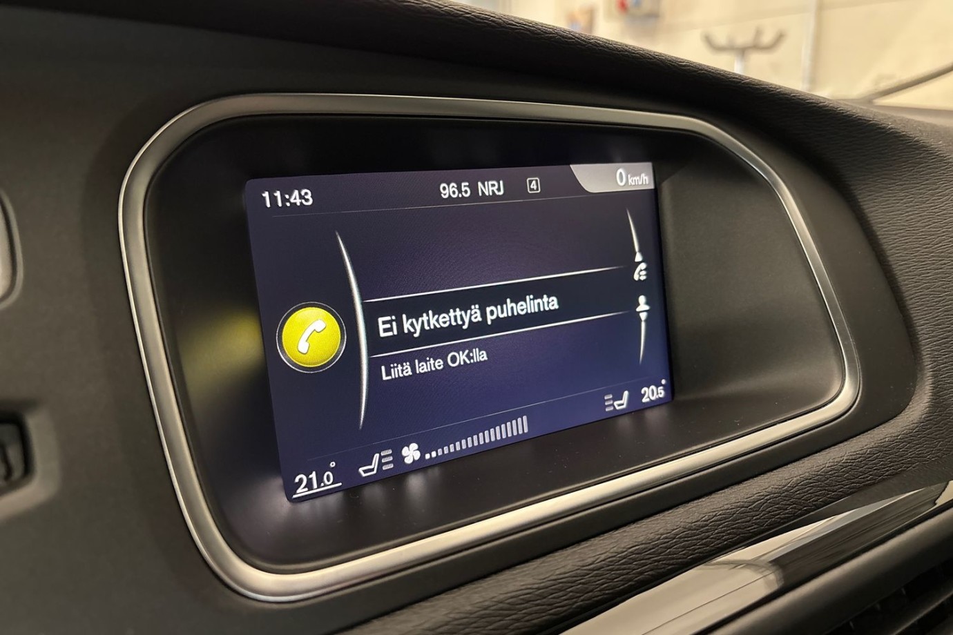 Esittelykuva Volvo V40 bensiiniautosta.