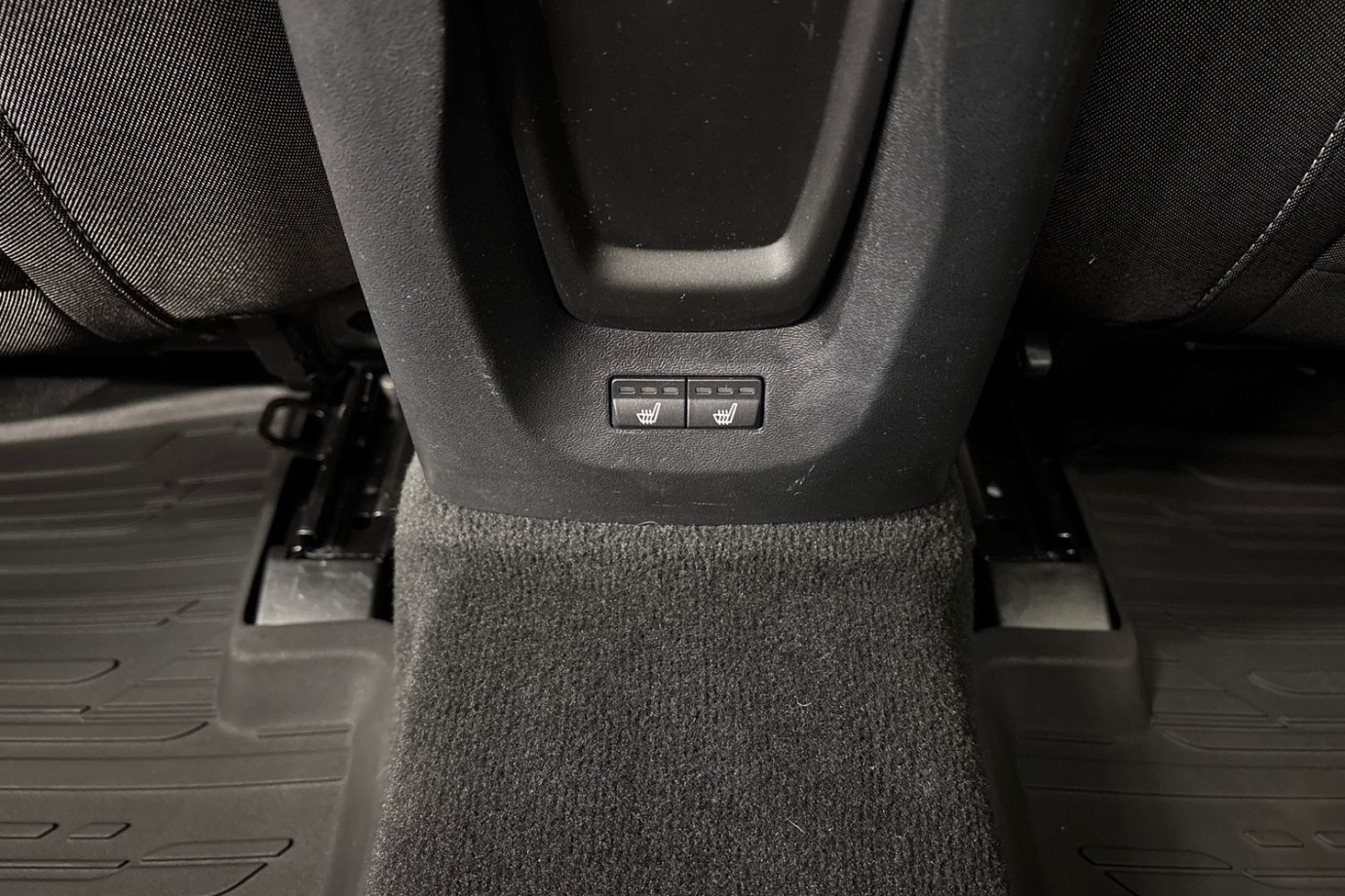 Esittelykuva Volvo V40 bensiiniautosta.