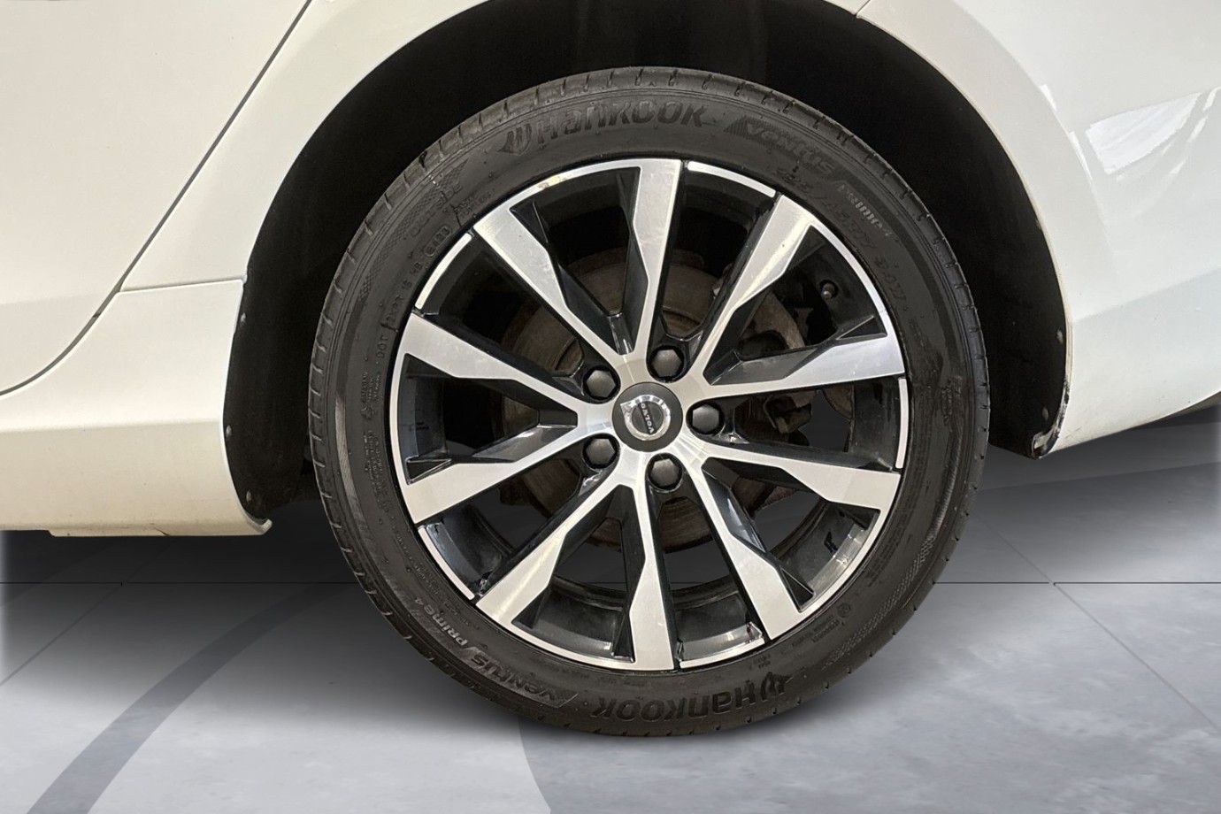 Esittelykuva Volvo V40 bensiiniautosta.