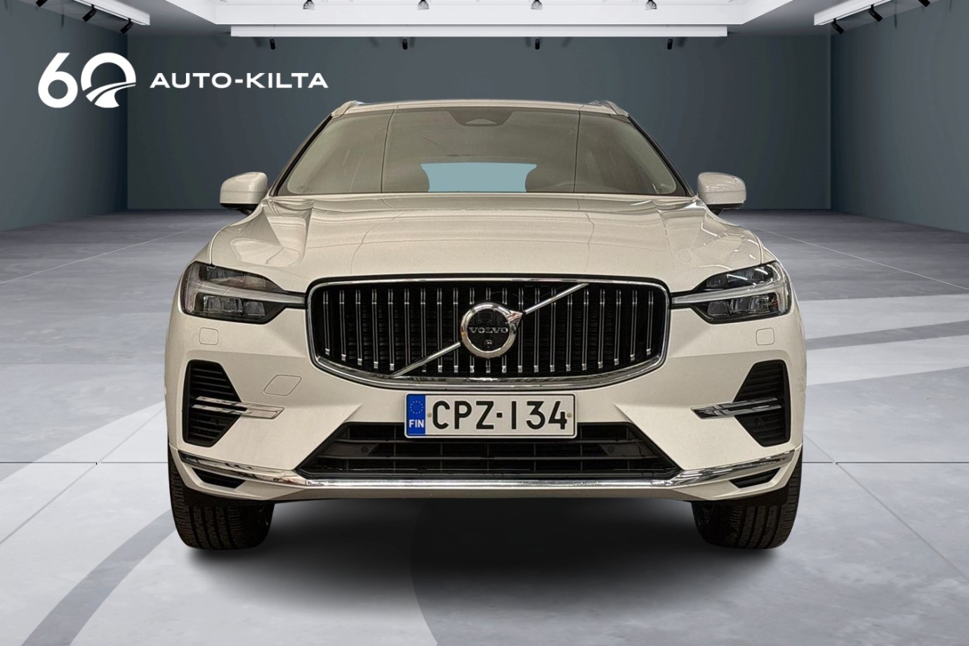 Esittelykuva Volvo XC60 lataushybridiautosta.