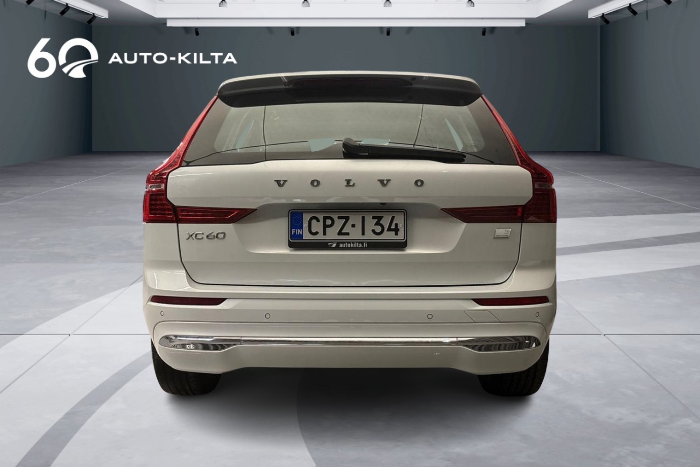 Esittelykuva Volvo XC60 lataushybridiautosta.