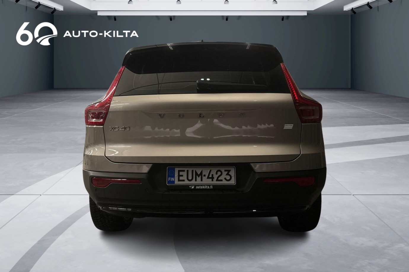 Esittelykuva Volvo XC40 täyssähköautosta.