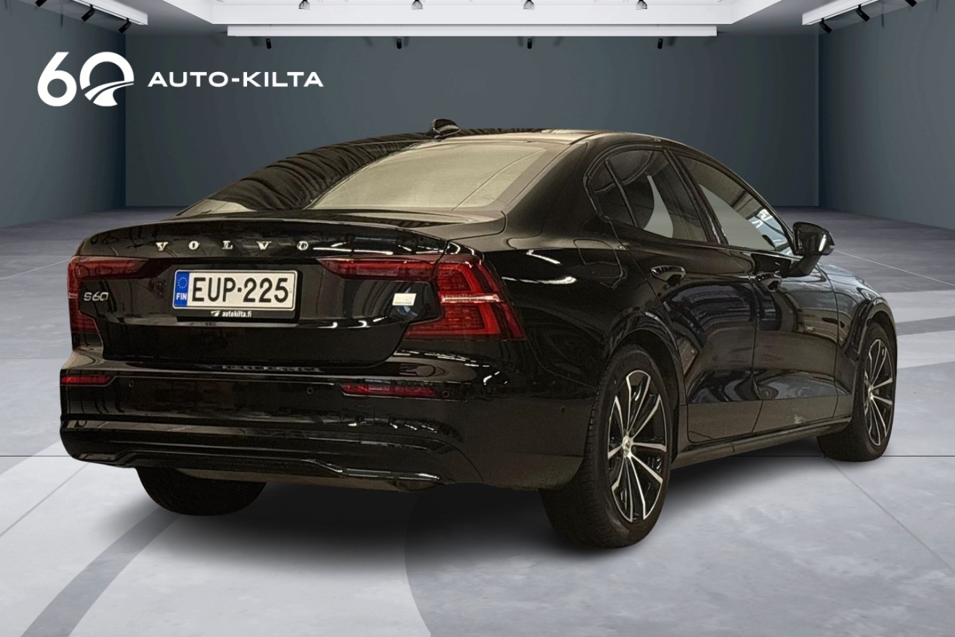 Esittelykuva Volvo S60 lataushybridiautosta.