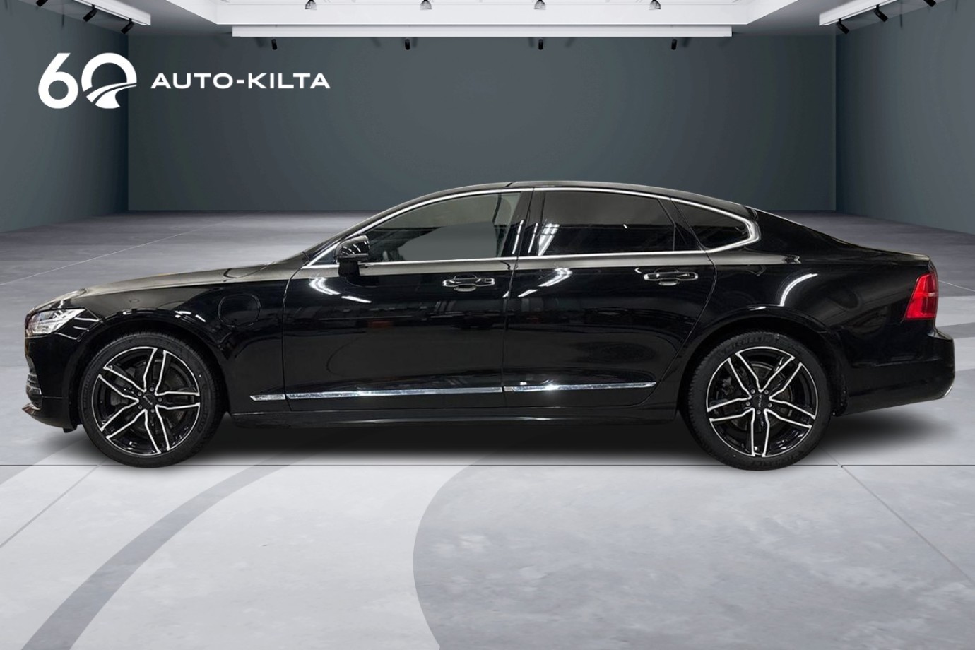 Esittelykuva Volvo S90 lataushybridiautosta.