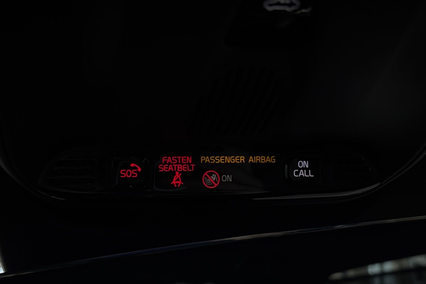 Esittelykuva Volvo S90 lataushybridiautosta.