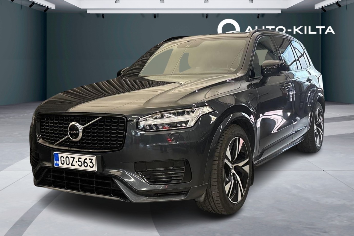 Esittelykuva Volvo XC90 lataushybridiautosta.