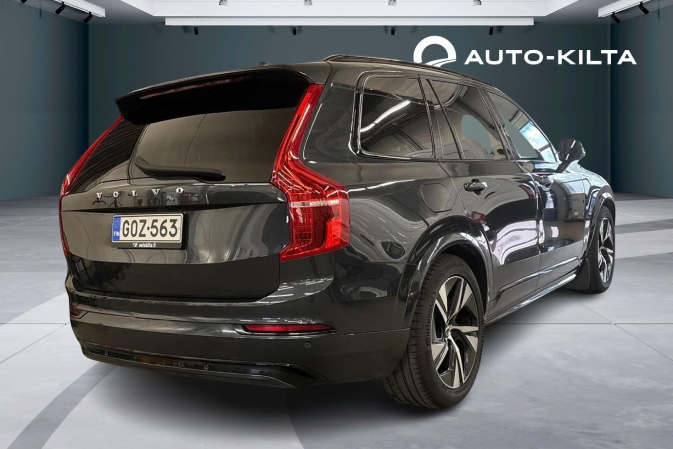 Esittelykuva Volvo XC90 lataushybridiautosta.