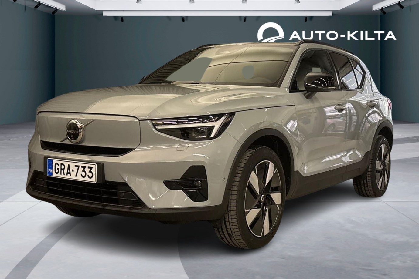 Esittelykuva Volvo EX40 täyssähköautosta.