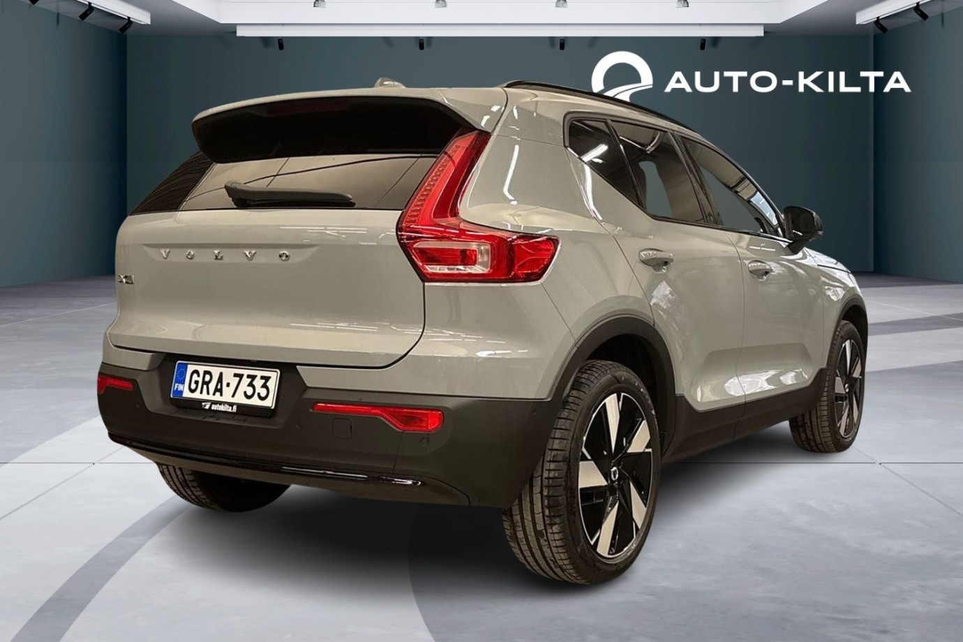 Esittelykuva Volvo EX40 täyssähköautosta.