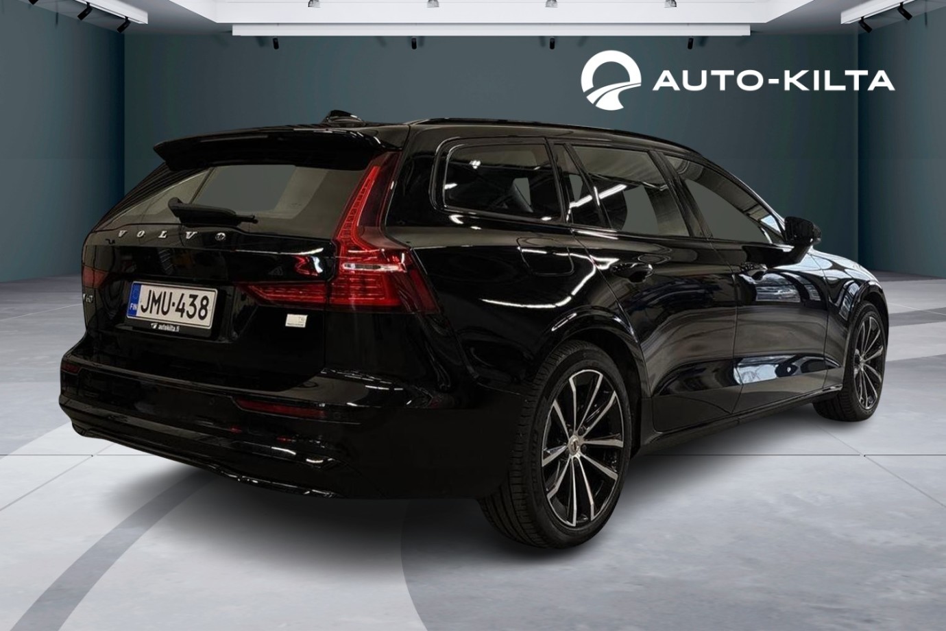 Esittelykuva VOLVO V60 lataushybridiautosta.