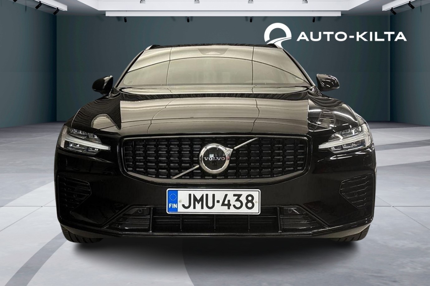 Esittelykuva VOLVO V60 lataushybridiautosta.