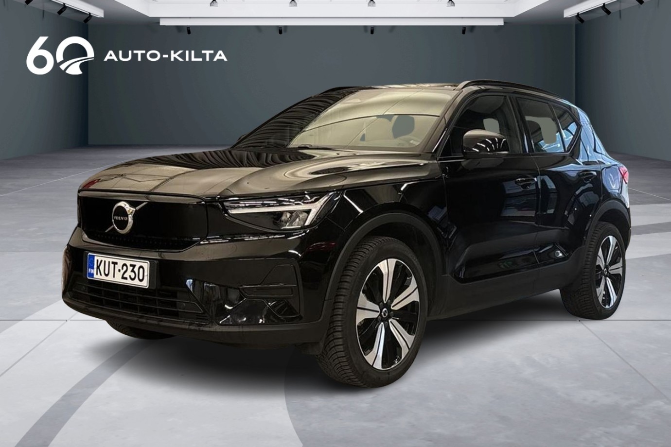 Esittelykuva Volvo XC40 täyssähköautosta.