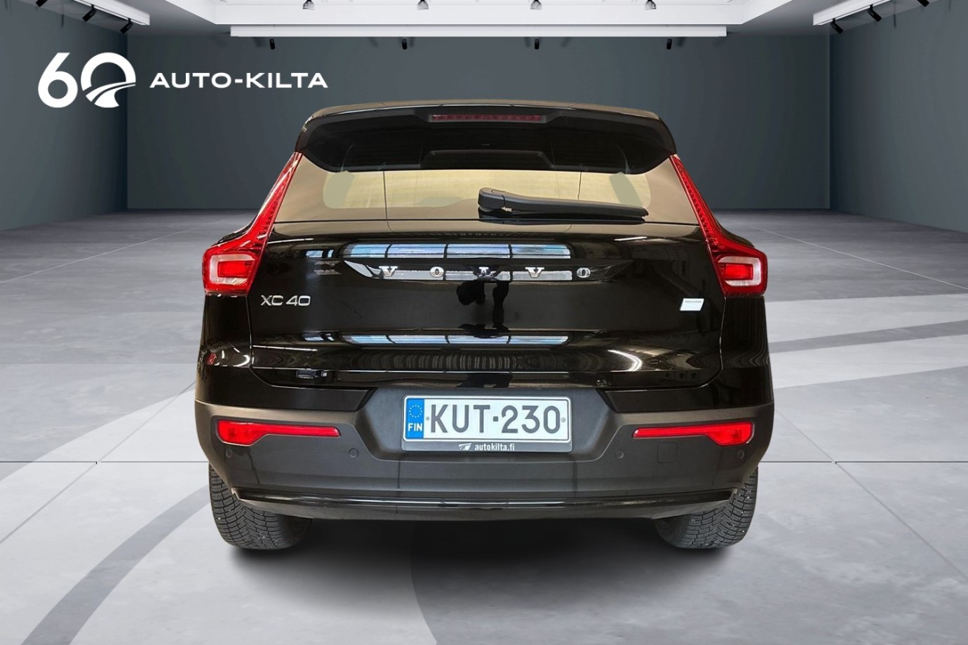 Esittelykuva Volvo XC40 täyssähköautosta.