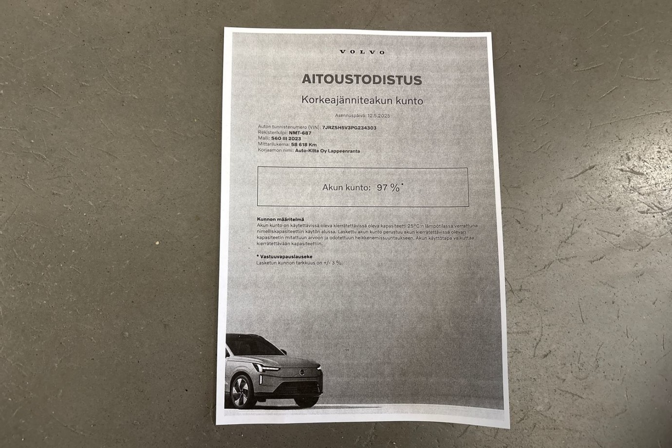 Esittelykuva Volvo S60 lataushybridiautosta.