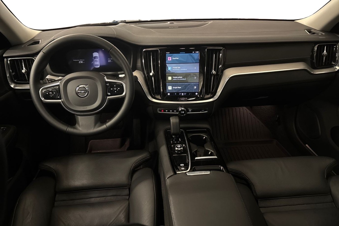 Esittelykuva Volvo S60 lataushybridiautosta.