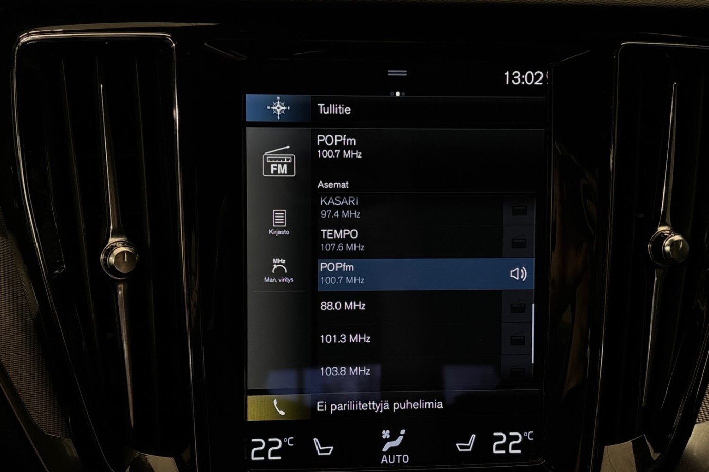 Esittelykuva Volvo V60 lataushybridiautosta.