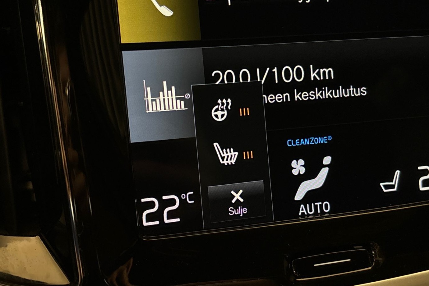 Esittelykuva Volvo V60 lataushybridiautosta.