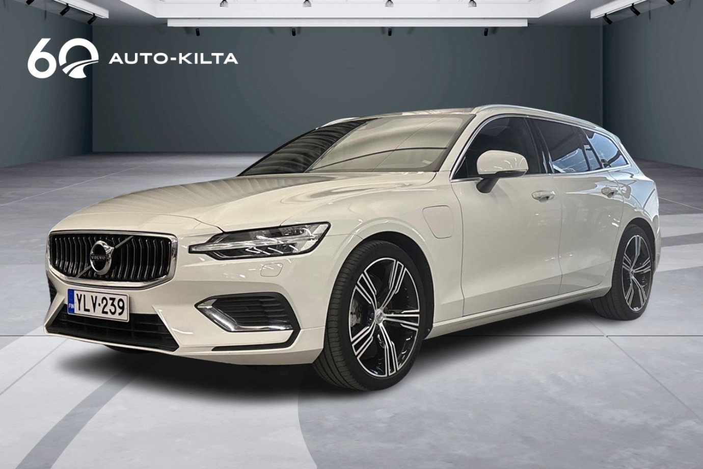 Esittelykuva Volvo V60 lataushybridiautosta.