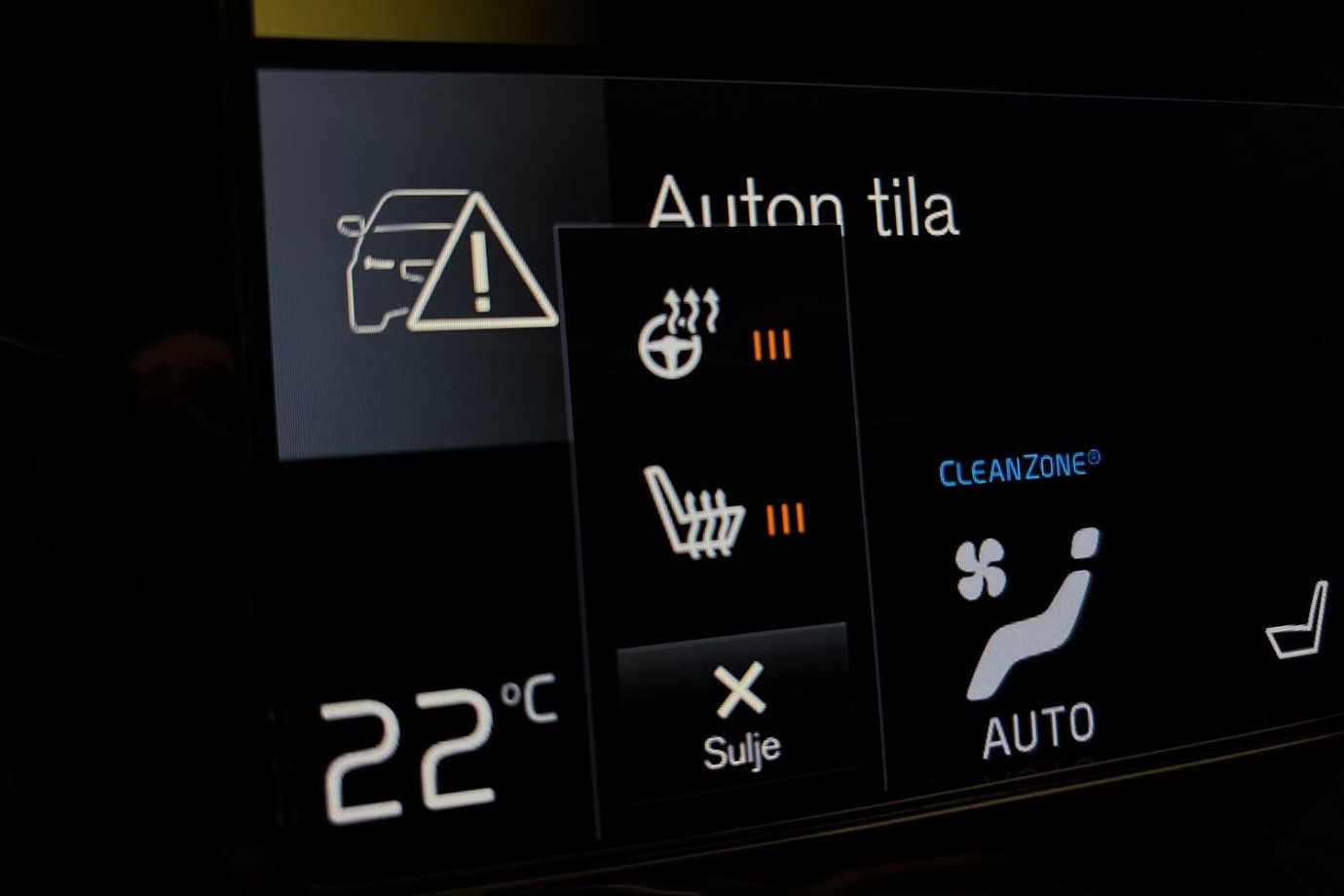 Esittelykuva Volvo V60 lataushybridiautosta.