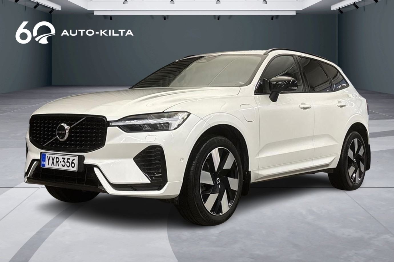 Esittelykuva Volvo XC60 lataushybridiautosta.