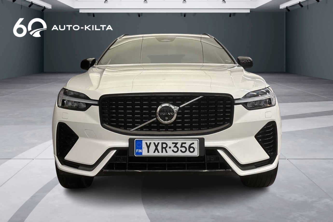Esittelykuva Volvo XC60 lataushybridiautosta.
