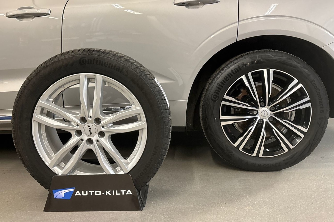 Esittelykuva Volvo XC60 lataushybridiautosta.