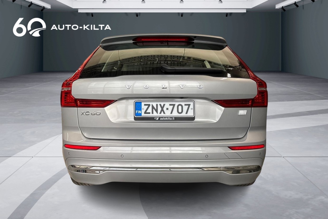 Esittelykuva Volvo XC60 lataushybridiautosta.