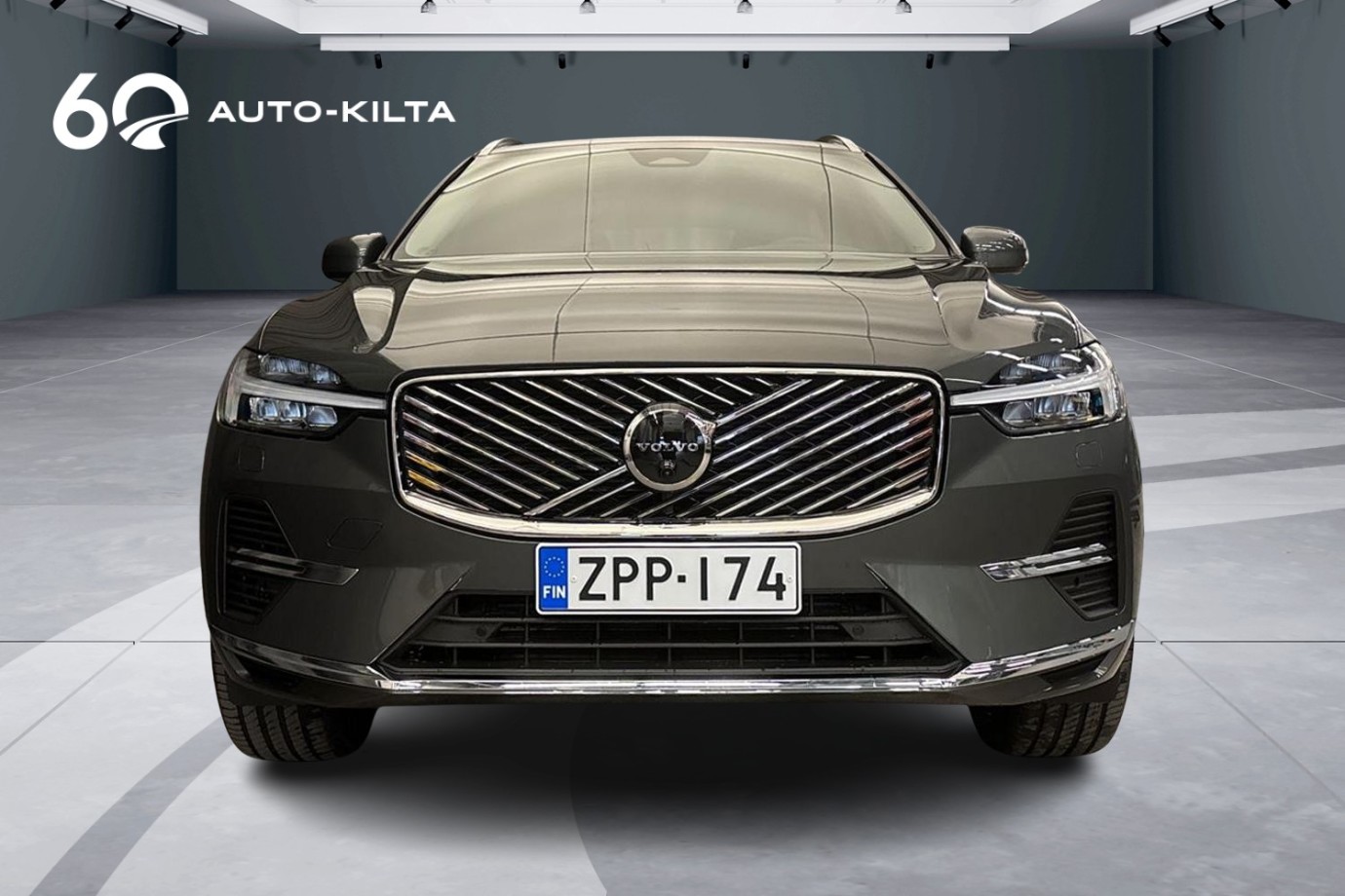 Esittelykuva Volvo XC60 lataushybridiautosta.
