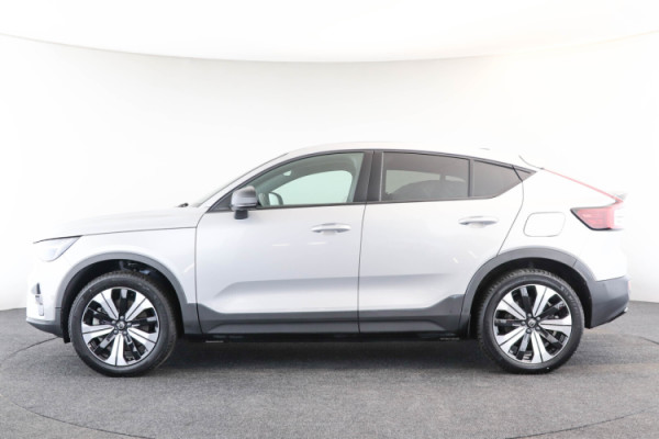 Esittelykuva VOLVO C40 täyssähköautosta.