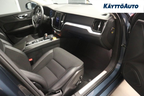 Esittelykuva VOLVO V60 bensiiniautosta.