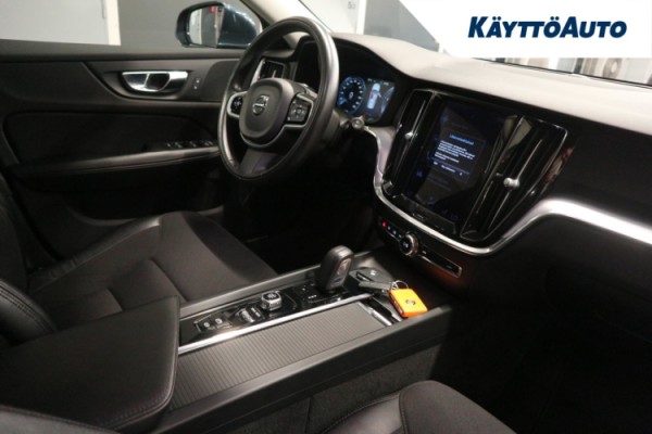 Esittelykuva VOLVO V60 bensiiniautosta.