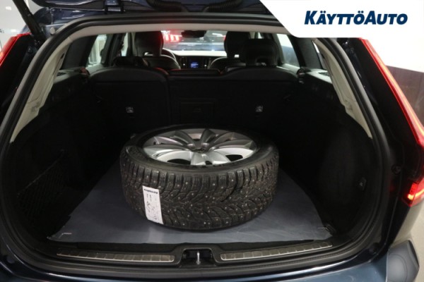 Esittelykuva VOLVO V60 bensiiniautosta.