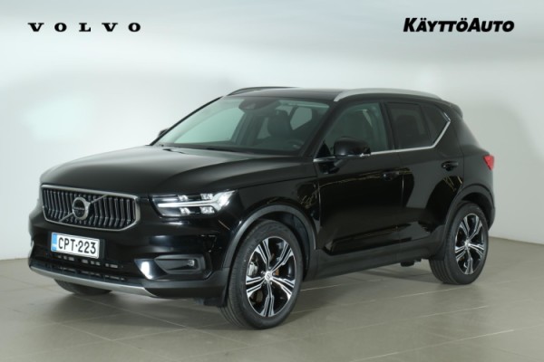 Esittelykuva VOLVO XC40 lataushybridiautosta.