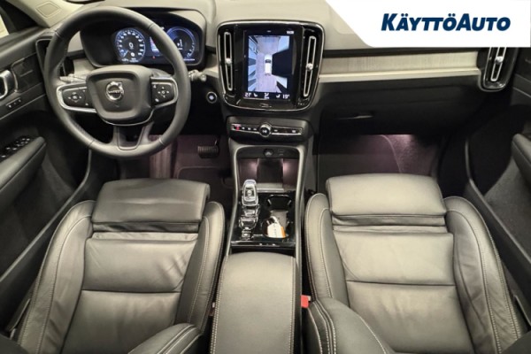 Esittelykuva VOLVO XC40 lataushybridiautosta.