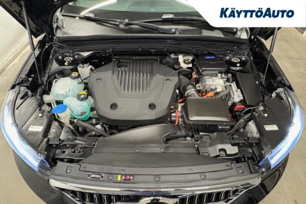 Esittelykuva VOLVO XC40 lataushybridiautosta.