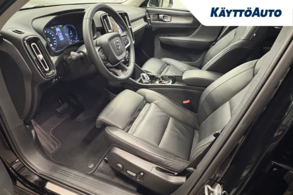 Esittelykuva VOLVO XC40 lataushybridiautosta.