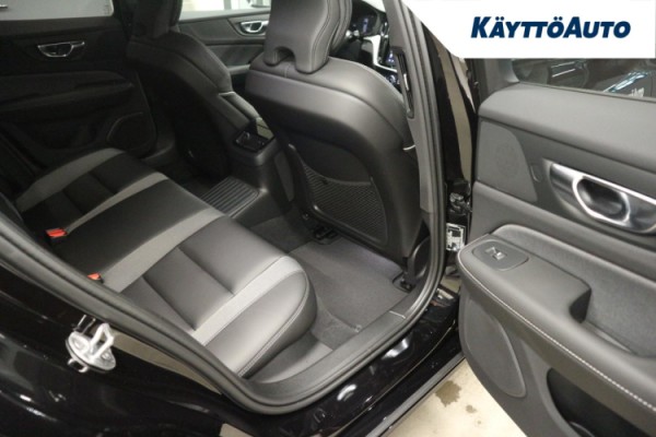 Esittelykuva Volvo V60 lataushybridiautosta.
