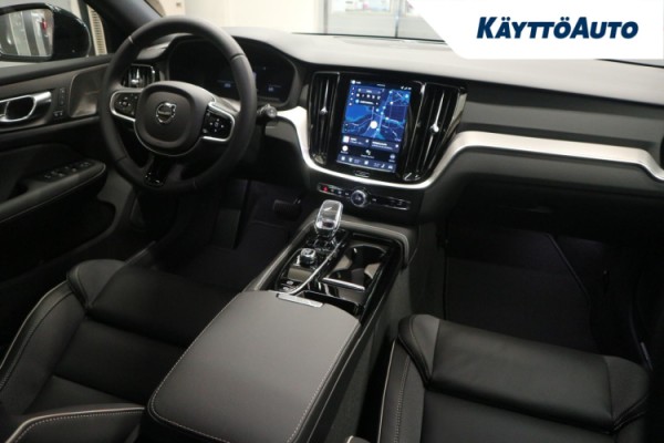 Esittelykuva Volvo V60 lataushybridiautosta.