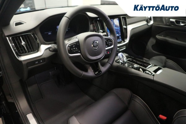 Esittelykuva Volvo V60 lataushybridiautosta.