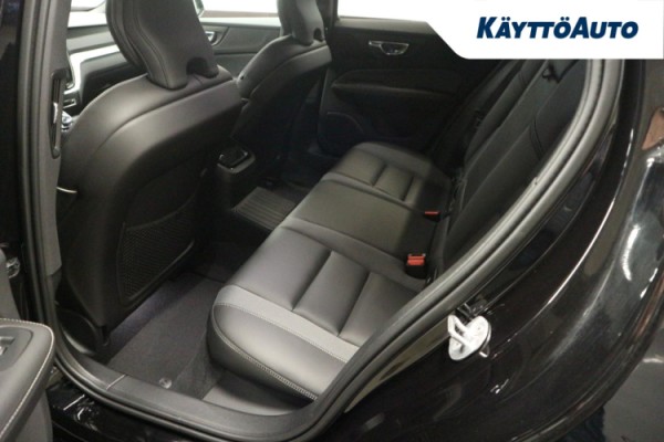 Esittelykuva Volvo V60 lataushybridiautosta.