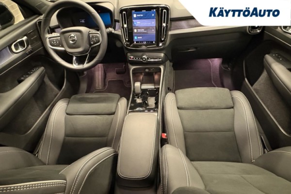 Esittelykuva VOLVO XC40 täyssähköautosta.
