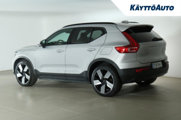 Esittelykuva VOLVO XC40 täyssähköautosta.