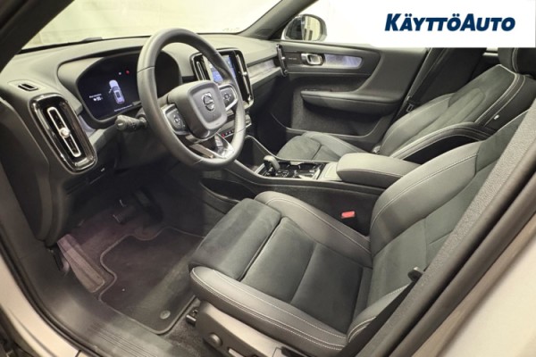 Esittelykuva VOLVO XC40 täyssähköautosta.